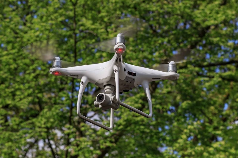 PHANTOM 4 AVOIDS OBSTACLES TO BECOME MOST ADVANCED CONSUMER DRONE